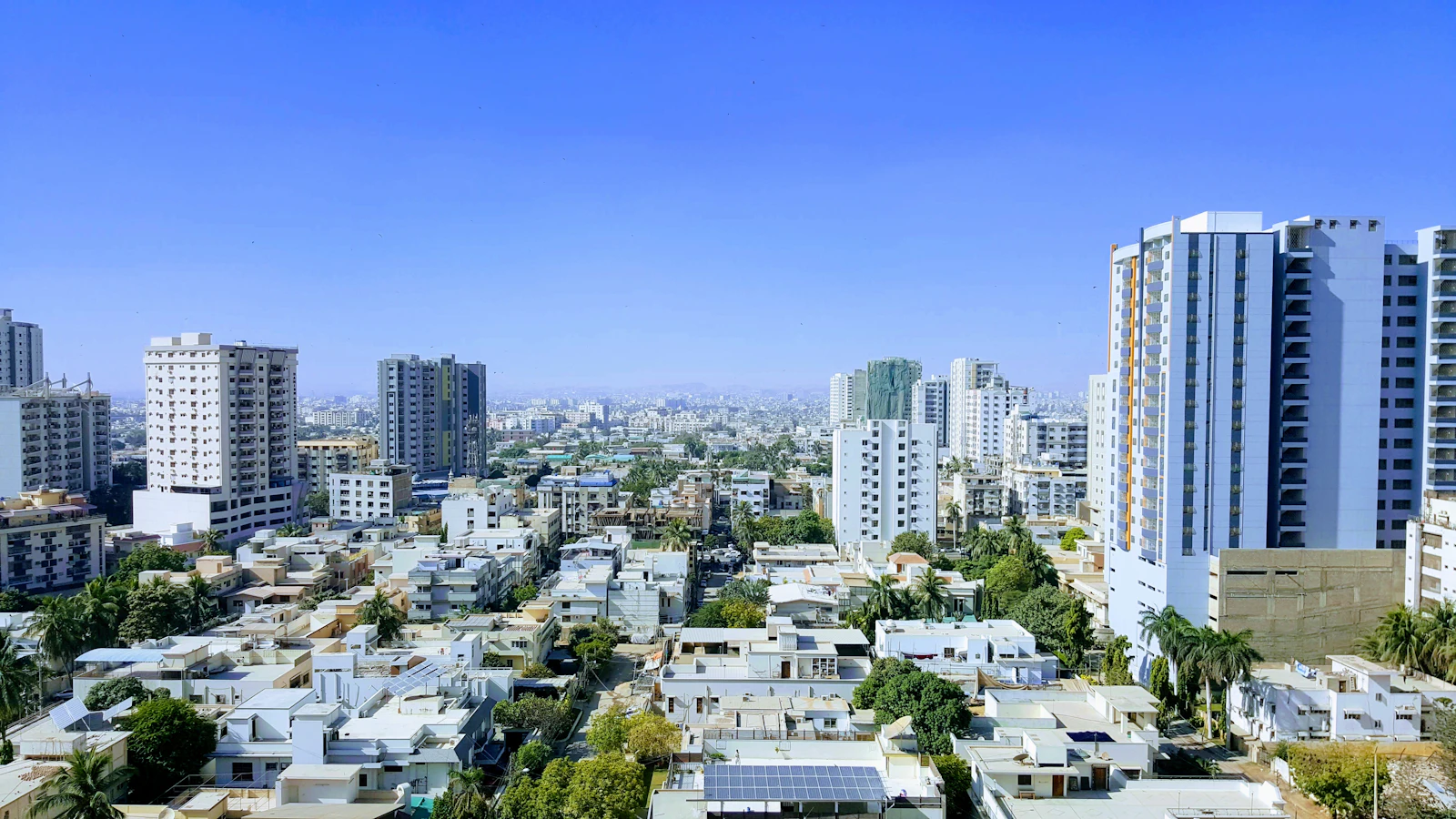 Buildings in Karachi during the day